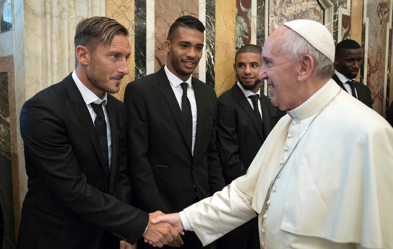 Papa de la Roma s-a întâlnit cu "Împăratul" Romei. Mesajul lui Francesco Totti pentru suporteri