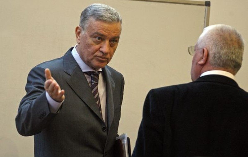 Mircea Sandu şi Mitică Dragomir, învinuiţi în dosarul excluderii Universităţii Craiova! 