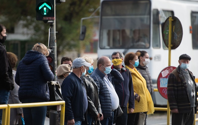 Ministrul Rafila: Masca de protecție în interior rămâne ca recomandare și după ridicarea stării de alertă