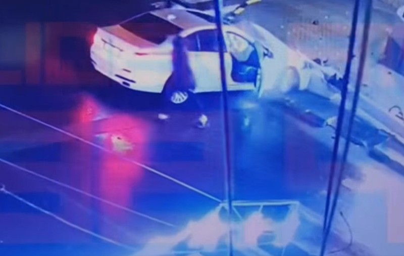 Un adolescent de 15 ani din Galați a provocat un accident grav, lovind un stâlp de înaltă tensiune | VIDEO