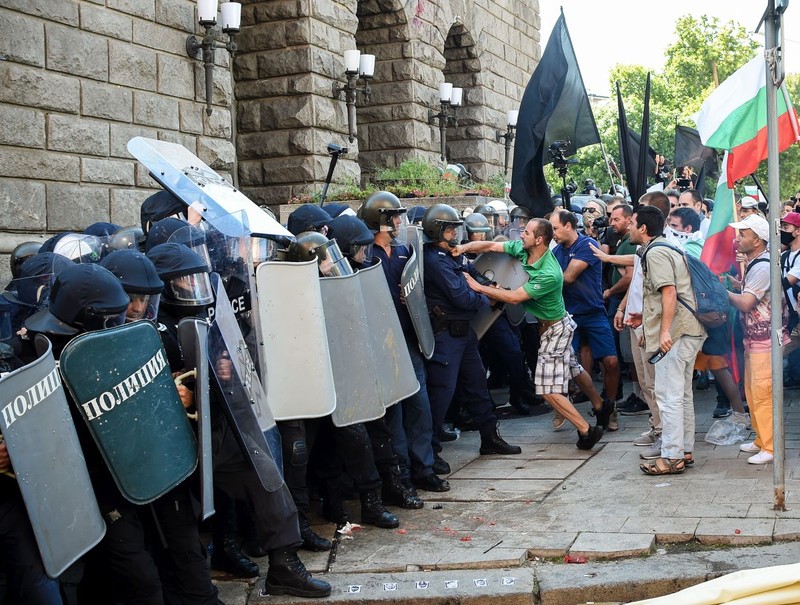 Protest violent la Sofia. Manifestanții cer demisia guvernului Borisov FOTO: EPA