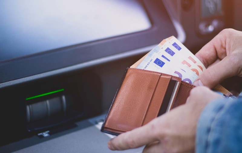 Ce ar însemna ca România să fie retrogradată la „junk”. Viața cetățenilor ar deveni un calvar: salarii stagnante sau venituri pierdute complet