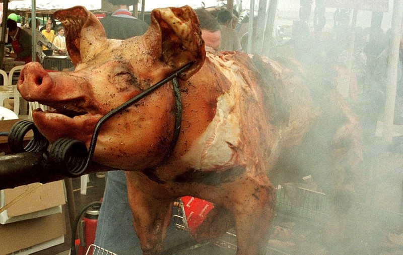 Decizia care ÎI ARDE LA BUZUNARE pe toţi românii! Vezi ce se va întâmpla cu carnea de porc şi cea de pui