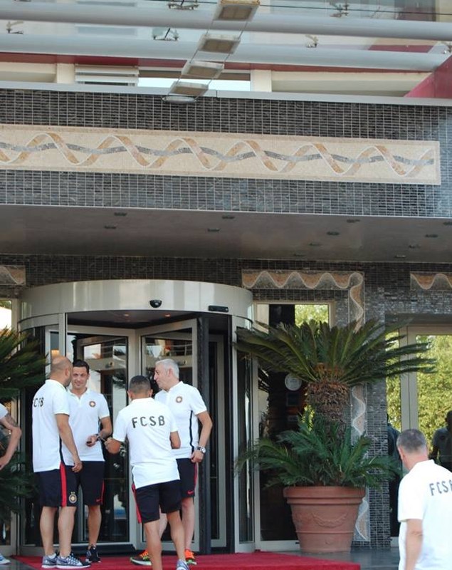Mirel Rădoi și-a dus echipa la hotelul în care s-a turnat filmul ”Nea Mărin miliardarul! / GALERIE FOTO&VIDEO