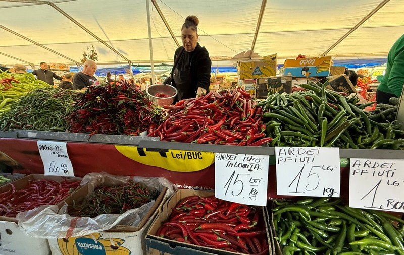 Piața Obor din București e plină cu legume pentru toamnă