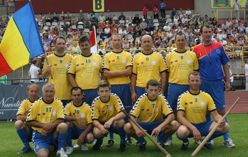 CENTENAR / Oina, sportul național, intră în familia jocurilor cu baston și minge, reunite sub numele de ”batball”