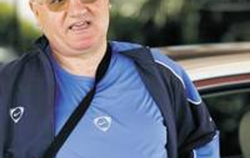 Dumitru Dragomir confirmă că scaunul secţionerului Răzvan Lucescu se clatină: «Boala lungă e moarte sigură!»