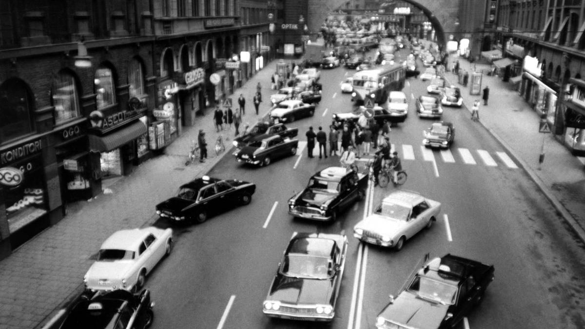 rima zi de circulație pe dreapta la Stockholm, Suedia, pe 5 septembrie 1967 (Fotografie de Keystone-France/Gamma-Keystone via Getty Images)