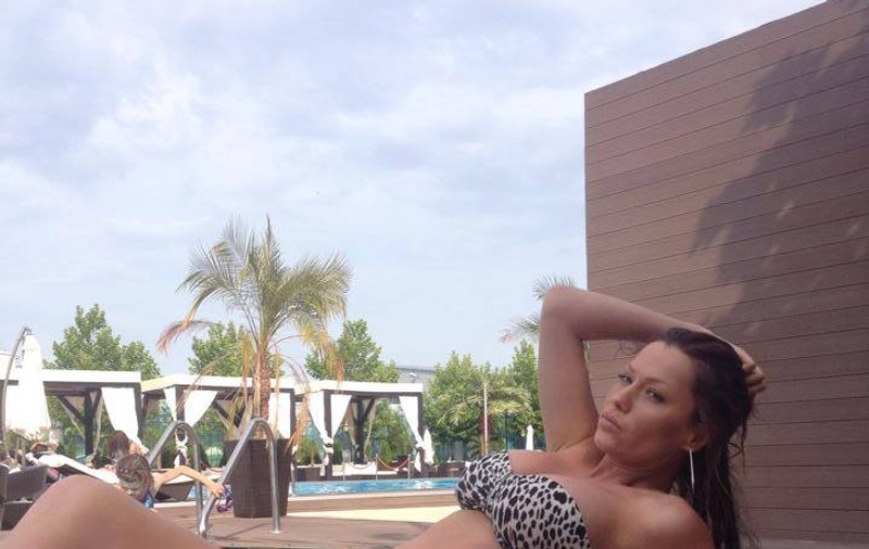SIMONA SENSUAL își PUNE SARCINA ÎN PERICOL! CONSUMĂ SUBSTANȚE pe care NU AR TREBUI SĂ SE GĂSEASCĂ ÎN ORGANISMUL UNEI GRAVIDE