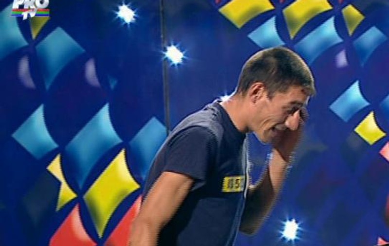 Mai PENIBIL de aşa nu se poate! Iată concurentul care s-a FĂCUT DE RÂS la "Românii au talent"!