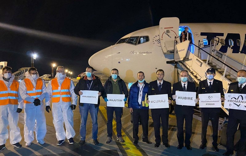 200.000 de măști de protecție au fost aduse din China în România cu o aeronavă Tarom. Unde vor fi distribuite