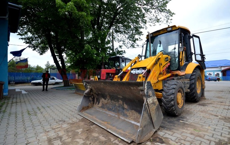 Un bărbat de 57 de ani a murit strivit, de Ziua Muncii, de un buldoexcavator în Vaslui