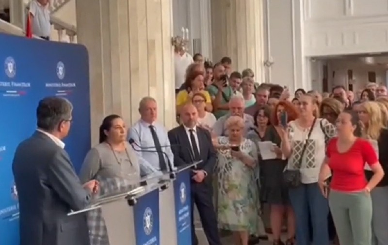 Cu ochii în lacrimi, o directoare din Ministerul Finanțelor a demisionat în fața lui Marcel Boloș: „Mai bine mă duc să vând ziare”