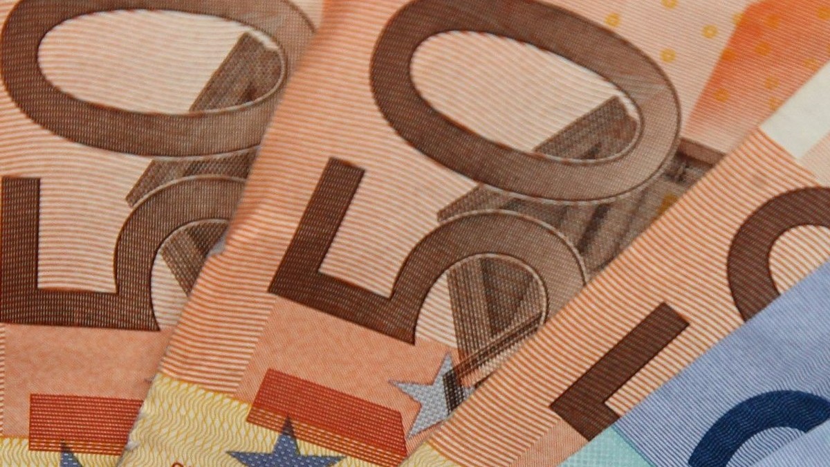 Ce se întâmplă dacă găsești o bancnotă de 50 de euro pe parbriz. în Italia. Sursă foto: Getty Images.