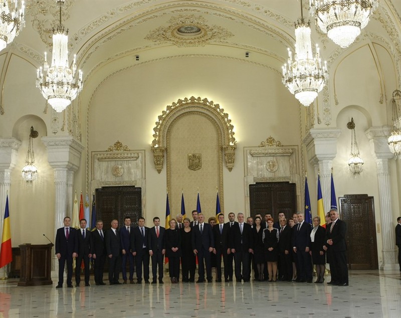 Cabinetul Grindeanu a depus jurământul; Iohannis, către Dragnea: Aflarăm de la televizor că sunteți singurul care cunoaște programul de guvernare: Învățați-i și pe ei! / GALERIE FOTO