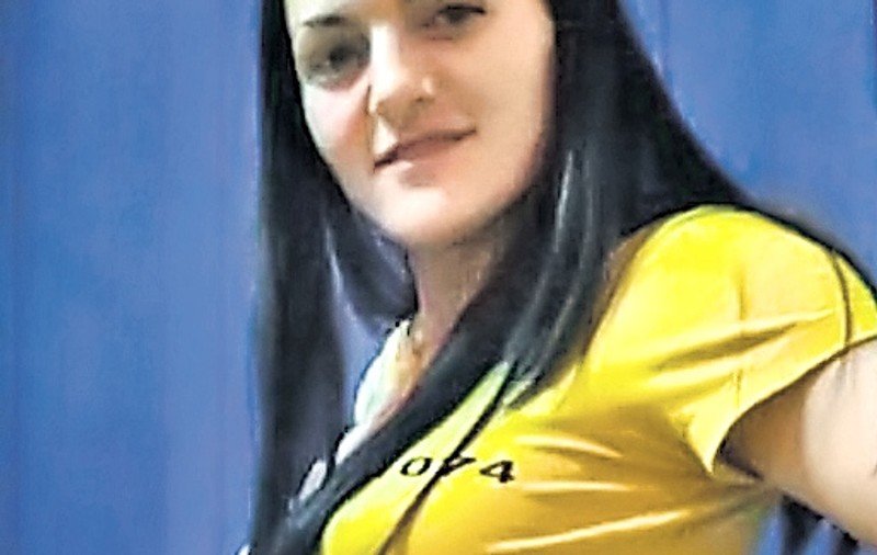 Burtica logodnicei lui Eric, gravidă în luna a cincea, prinde contur
