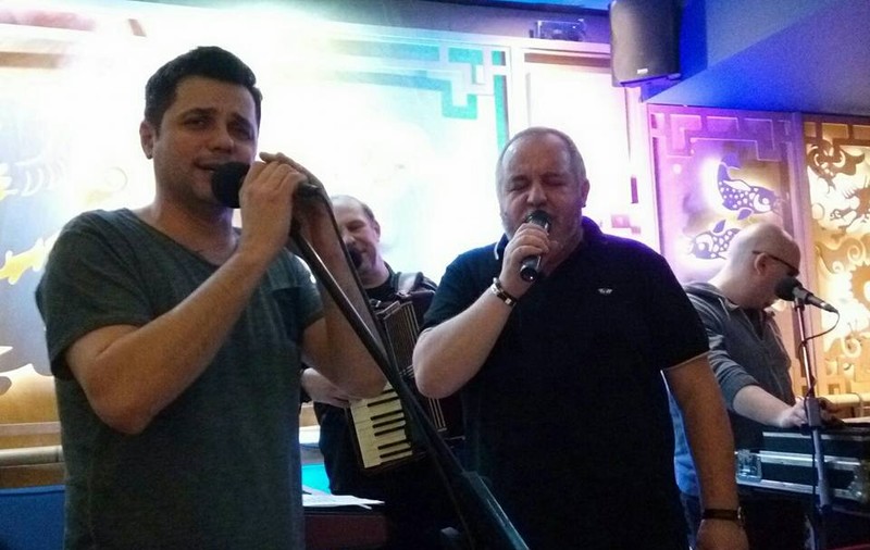 VIDEO EXCLUSIV/ Gabriel Coveșeanu cântă! Pe la chefuri și nunți!
