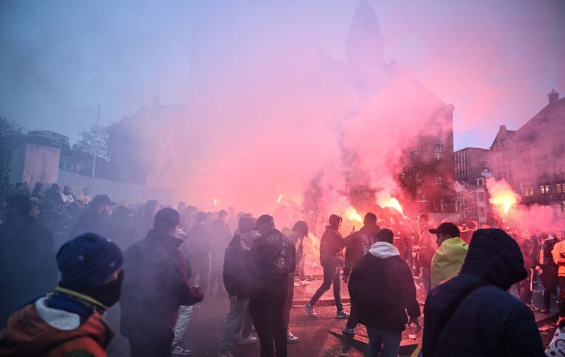 Măsuri de urgență la Amsterdam, după ce fanii lui Maccabi Tel Aviv au fost atacați. „Un moment întunecat” | VIDEO