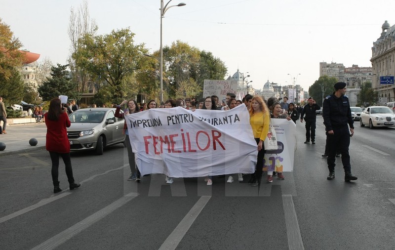 VIDEO/ "Indiferența hrănește violența". Marș pentru protecția victimelor abuzurilor