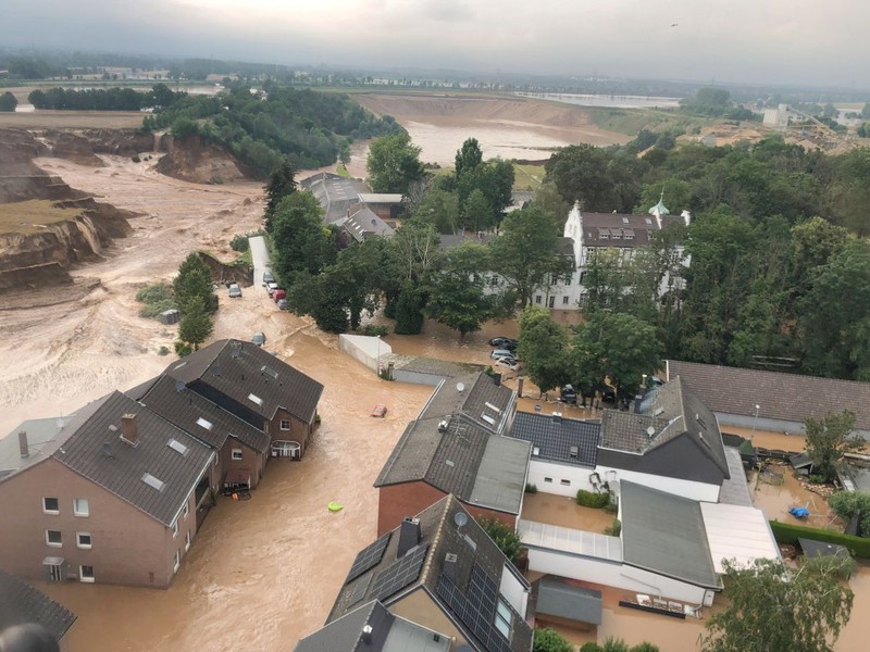 Zona Erftstadt-Blessem, la sud-vest de Köln, grav afectată de inundații FOTO: EPA
