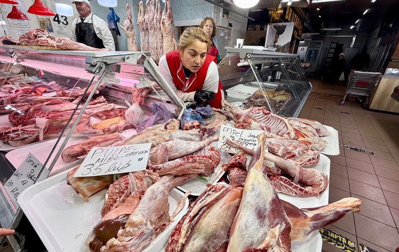 Preț miei Paște 2026. Cât costă kilogramul de carne de miel la București? „Am luat jumătate și am terminat bâlciul!”