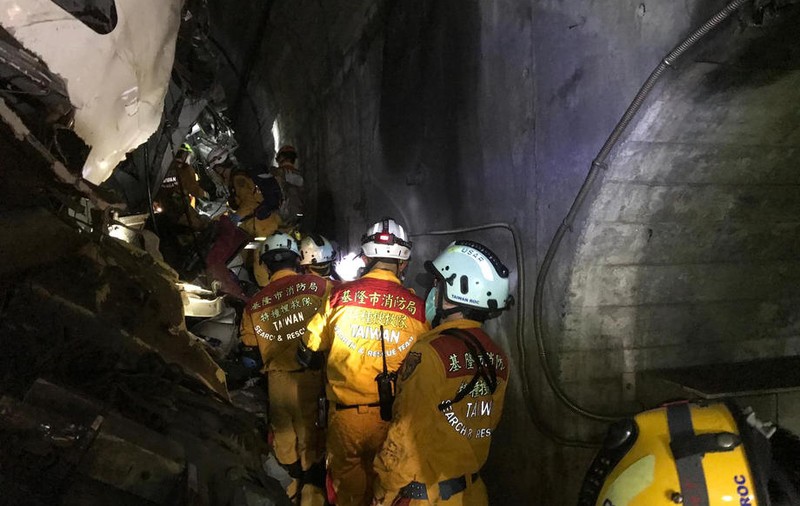 Zeci de morți în Taiwan, după ce un tren a derajat într-un tunel. Mărturia unui supraviețuitor