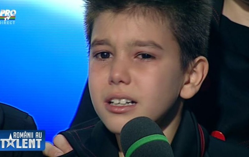 ROMÂNII AU TALENT. PUŞTIUL ăsta a PLÂNS în HOHOTE la "ROMÂNII au TALENT"! Află din ce CAUZĂ!