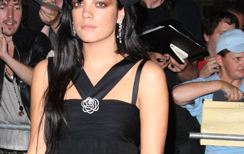 Lily Allen: ”Am renunţat la internet pentru că are un efect negativ asupra mea”