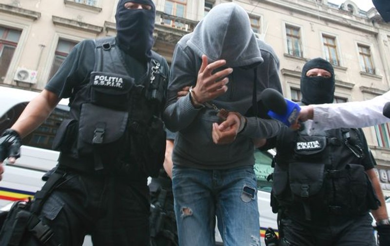 Descinderi la cei mai periculoşi interlopi! Sile și Nuțu Cămătaru, căutați de polițiști
