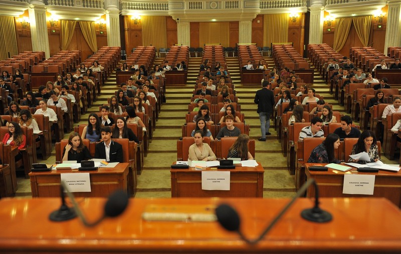 Parlamentul Copiilor: Liviu Dragnea va prezida miercuri o ședință de plen la care vor participa peste 300 de copii