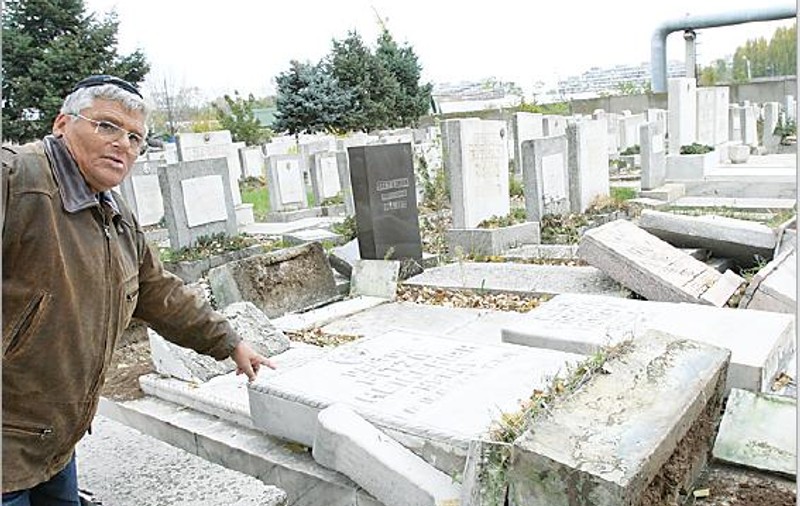 Mormintele distruse în Capitală valorau peste 400.000 de euro