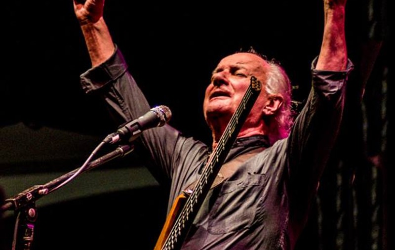Basistul trupei rock "The Zombies"a murit. Jim Rodford a căzut pe scări