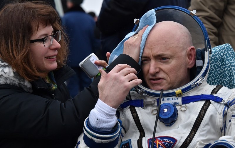„Ce am învățat în spațiu privind Pământul la diferență de 17 ani”. Lecția de viață a unui celebru astronaut american