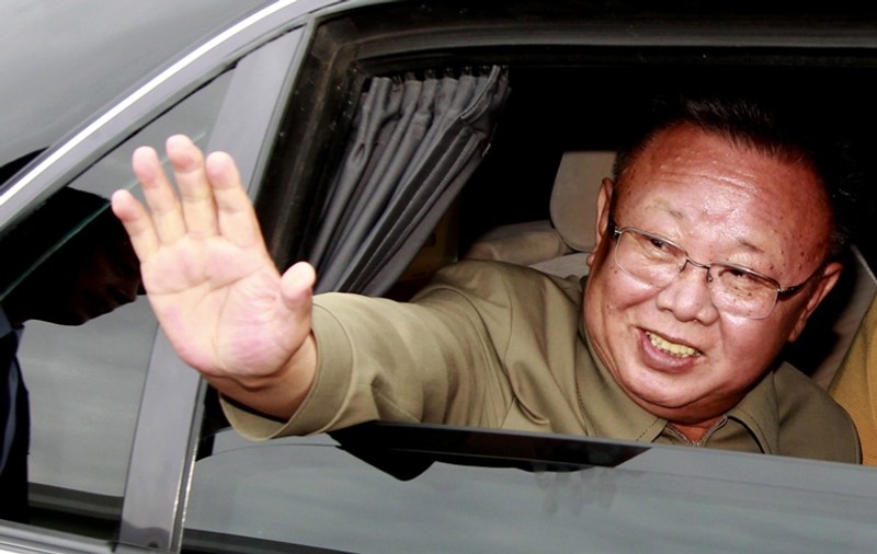 Kim Jong-il, ”liderul iubit”, dădea petreceri cu rusoaice, coniac și creveți