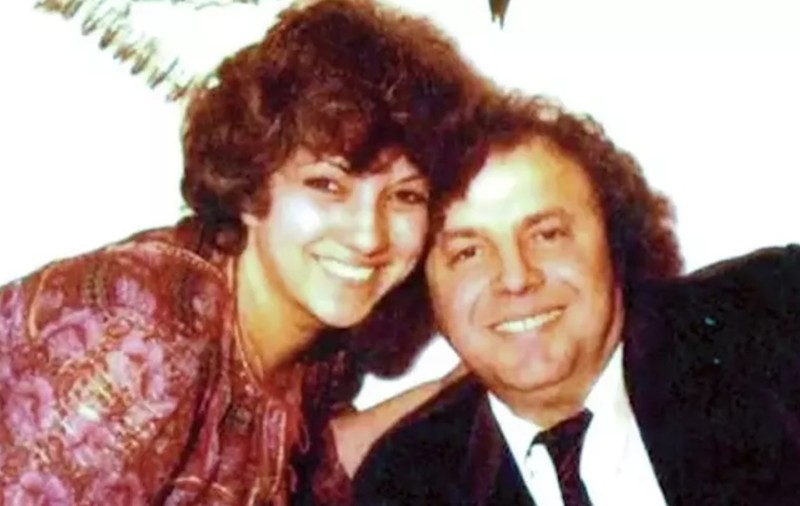 Cum a apărut soția lui Alexandru Arșinel la Teatrul de Revistă Constantin Tănase. Marinela, din scaunul cu rotile, și-a luat adio de la cel care i-a fost soț 54 de ani