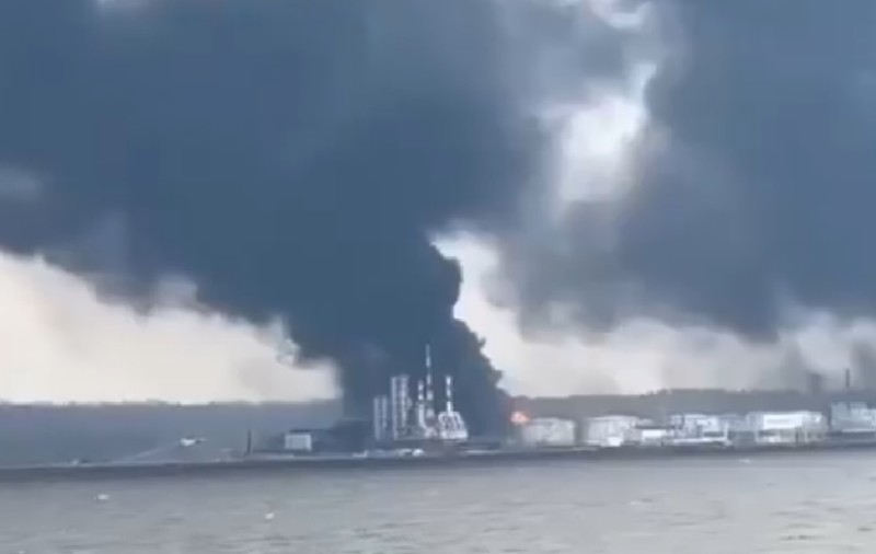 Marea Baltică, în flăcări: porturile din Rusia, care asigură 40% din exportul de petrol, atacate de Ucraina
