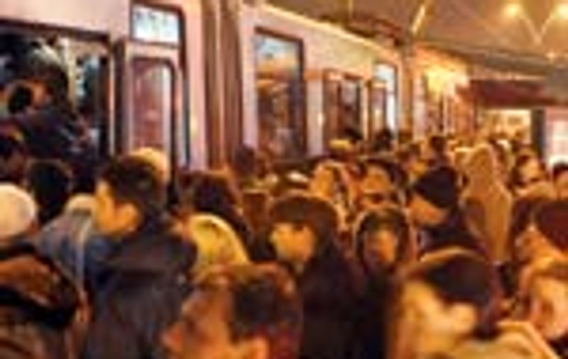 Se calca in picioare in statia tramvaiului 41