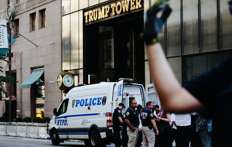 Trei membri ai Congresului american au fost arestați în fața Trump Tower