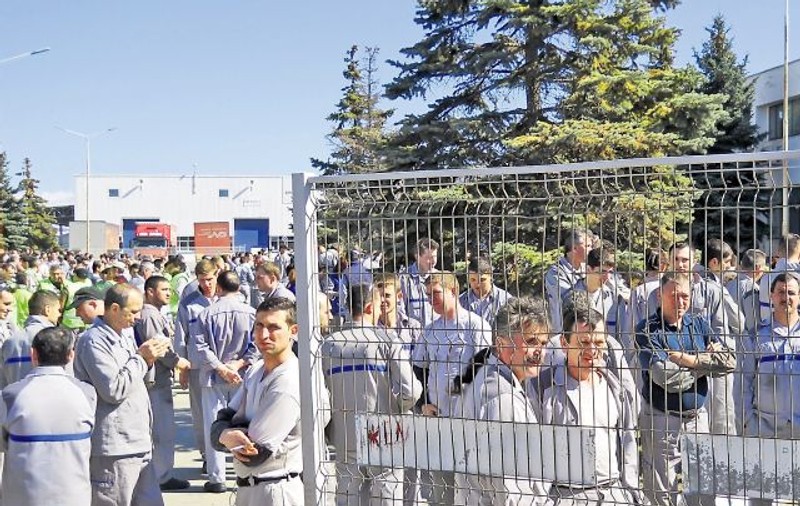 Salariul mediu la Dacia este de 4.000 de lei!