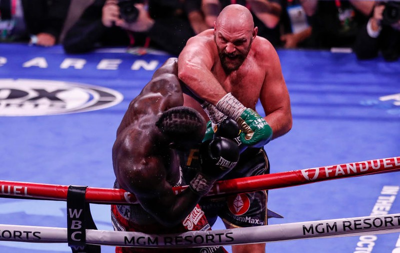 Tyson Fury și-a păstrat centura de campion mondial al greilor, după ce l-a făcut KO pe Deontay Wilder