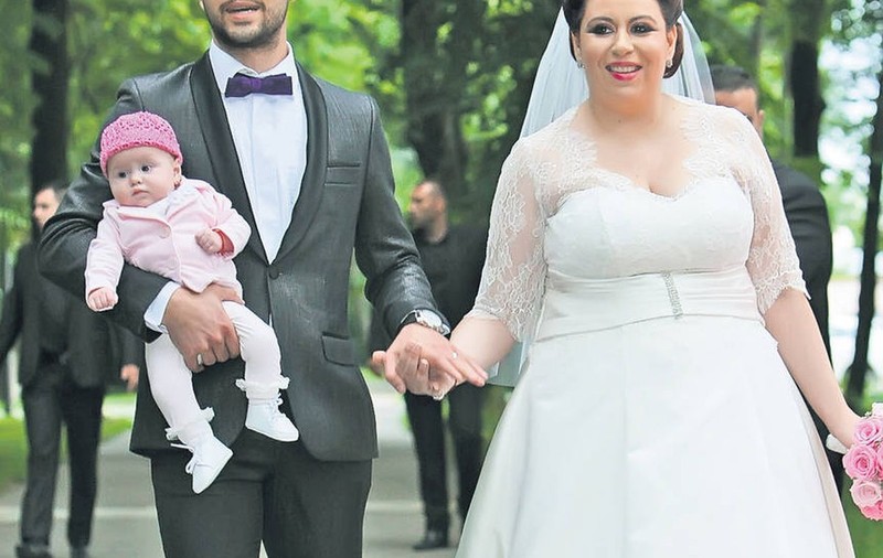 OANA ROMAN şi SOŢUL EI pleacă în VACANŢĂ! Vezi pe MÂNA CUI rămâne micuţa MARIA ISABELA!