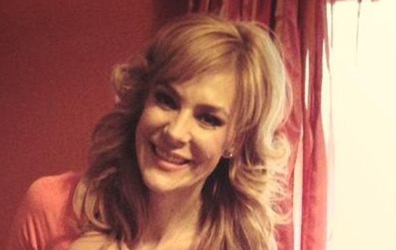 Roxana Ciuhulescu şi-a şocat prietenii pe Facebook. Apare cu....altfel de "silicoane" la vedere