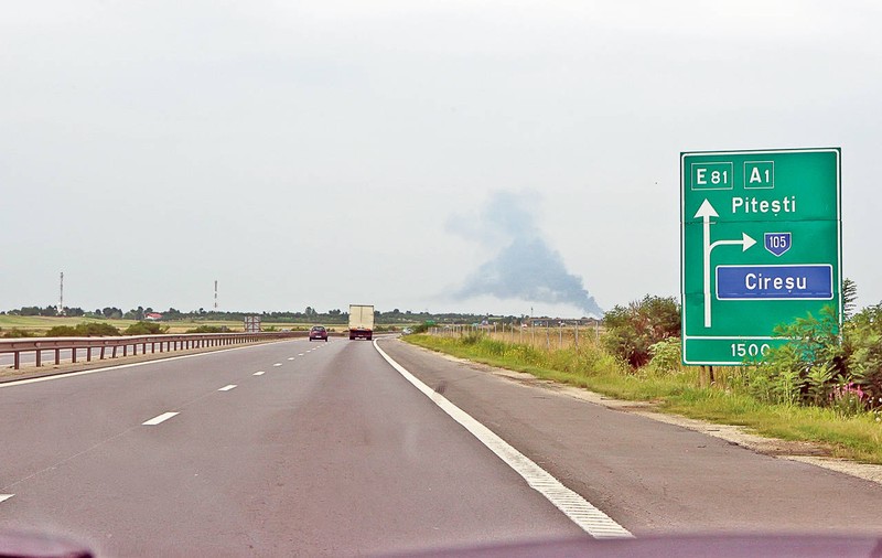 UPDATE/ Incendiu de vegetație. Traficul este blocat pe A1