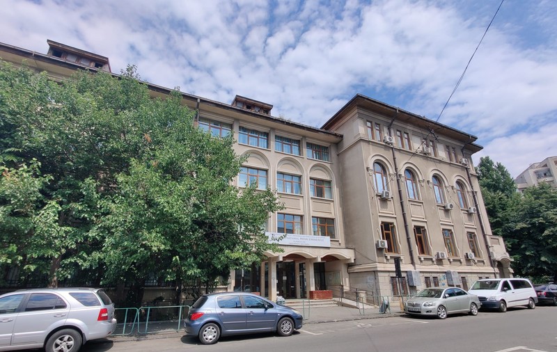 Primăria Sectorului 4 a evacuat Liceul Mihai Eminescu pentru a-l consolida, dar de aproape un an nu a făcut nimic. Profesor: „De ce nu au început lucrările?”