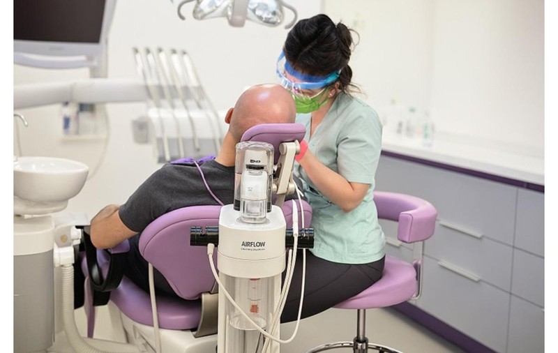 Vrei dinți ficși în 24 de ore? Află dacă această procedură ți se potrivește, direct de la specialiștii Ideal Dental