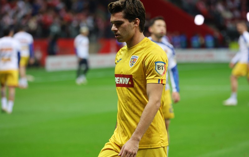 Ianis Hagi a purtat din nou banderola de căpitan în meciul din Polonia. Foto: Hepta.