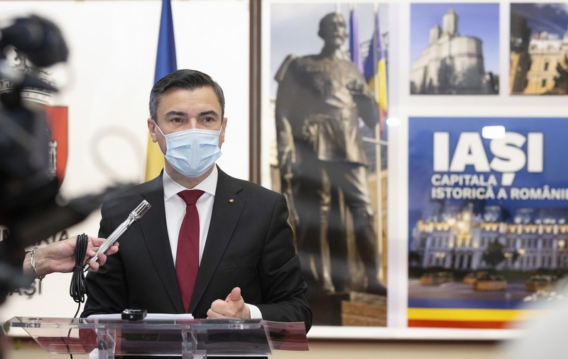 Patru persoane reținute și șapte puse sub control judiciar, după perchezițiile DIICOT la Primăria Iași