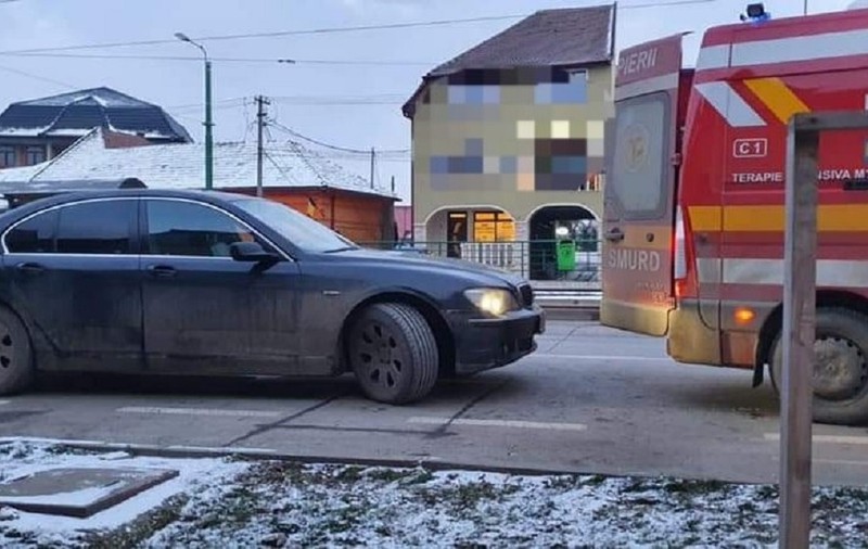 Ambulanță blocată de un șofer, în Arad. „Oare cum am putea scoate targa din autospecială și prelua pacientul, azi un bolnav în comă?”