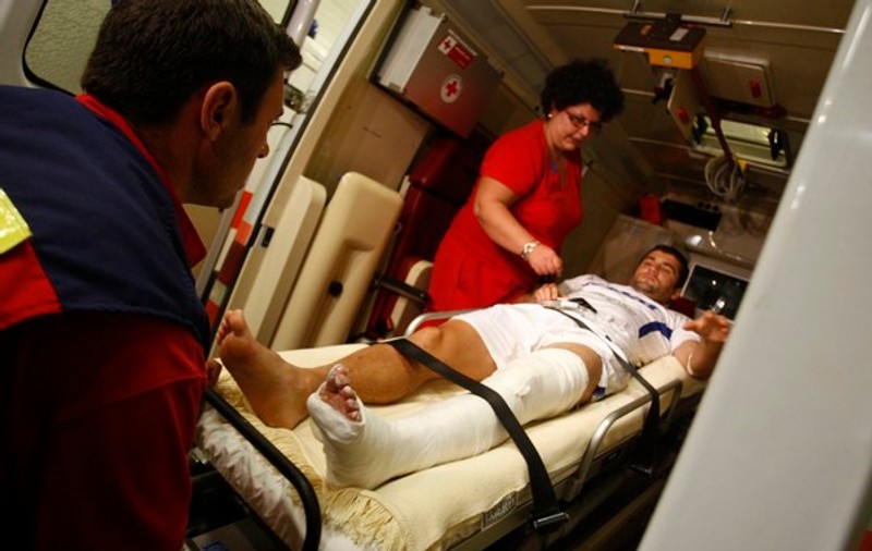 Povestea emoţionantă a lui Cosmin Băcilă, povestită de soţia lui: ”Mă suprinde cu un trandafir”