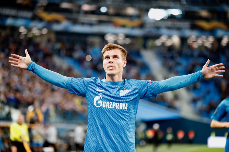 epa07069804 Aleksandr Kokorin of FC Zenit celebrates scoring the 1-0 lead during the UEFA Europa League Group C soccer match between FC Zenit St. Petersburg and SK Slavia Prague in St. Petersburg, Russia, 04 October 2018. EPA-EFE/ANATOLY MALTSEV